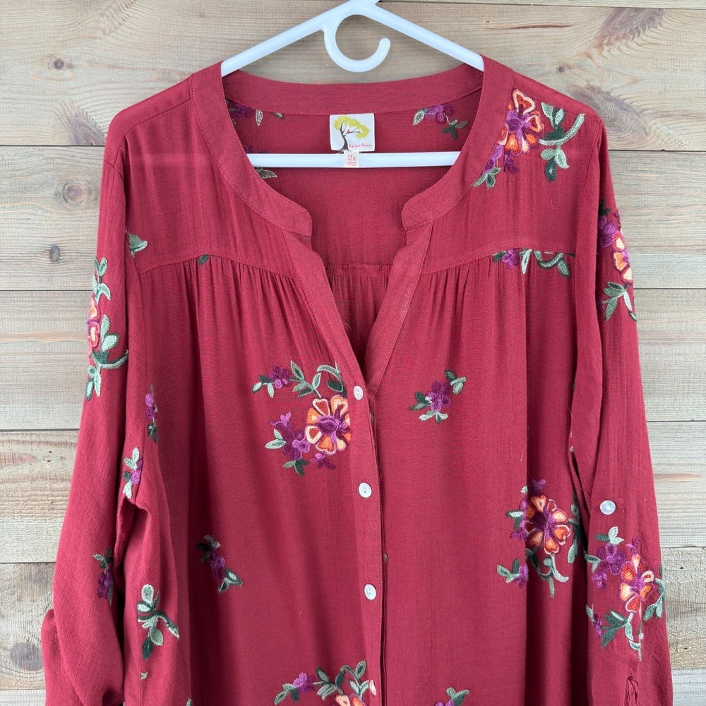 Fig & Flower‎ Womens Shirt Roll Tab Sleeve Button Up Embroidered Floral Boho 2X - Picture 2 of 9